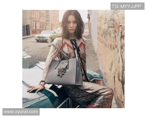 足球明星侧面雕刻发型女展现个性魅力与时尚风潮的完美结合